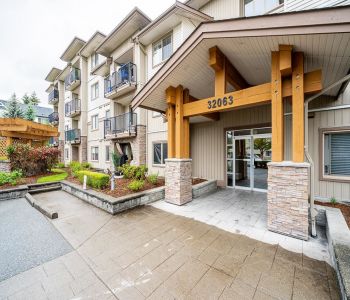 MLS# R2888385